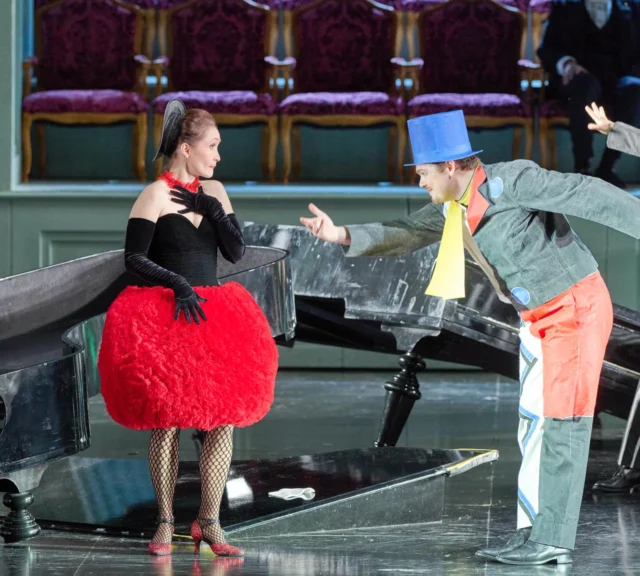 Vienna never disappoints ♥️ Grateful for an incredible few weeks of beautiful moments here!! Bye for now, Zerbi ✌️ 

Productions photos © Wiener Staatsoper / Michael Poehn 
🎥 by @ajin_de 🙏

#Strauss #AriadneaufNaxos #Zerbinetta #Opera #Wien