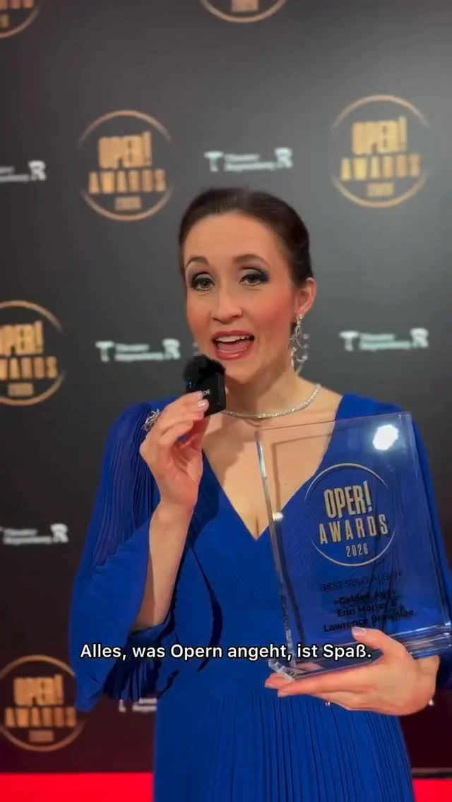 My contribution to the red carpet coverage at the @opermagazin Awards 😆💁🏻‍♀️

🎥 Video by our gracious hosts (and winner of Best Opera House!) @theaterregensburg 👏👏🔥🔥

Thank you @terijondresses for gifting me the beautiful gown and @tamsenz for loaning me the sparkles for the evening! 🙌🙌🙌

#AwardsSeason #OperAwards #Regensburg @pentatonemusic #BestSoloAlbum! #GoldenAge