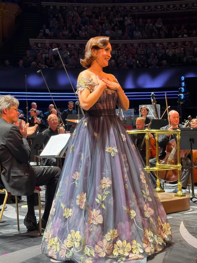 Incredible atmosphere at the Proms!! 💥 Loved singing in @royalalberthall again for an amazing audience! Thank you @bbcradio3 for having me back with a superb group of musicians in this fantastic program! ♥️ @orchestraoftheageenlightenment 

“American soprano Erin Morley did nothing especially diva-ish; she simply sang gorgeously . . . Polish, lustre, warmth, nerveless security at the top and a captivating bloom lower down: Morley’s soprano made a delicious meal of the pair of Mozart concert arias, “Schon lacht der holde Frühling” and the show-stopping “Vorrei spiegarvi, oh Dio!”. In the second piece, in particular, she relaxed into a wonderfully fluid succession of coloratura turns that never came across as chilly or mechanical: we felt the meaning as well as admiring the method. The OAE’s support included some stylishly executed wind parts, notably Daniel Bates’s oboe.“ 
~The Arts Desk ♥️

Conductor: @peterwhelanpp 
Mezzo soloist: @helencharlston 
Tenor soloist: @guy_cutting_tenor 
Bass soloist: @willthomasbass 
Choir and @orchestraoftheageenlightenment 

Photos 2-4, 6-10 by BBC / @mark.allan.photos 
Photo 1 by Karen McLernon @bbb_mrs 
Photo 5 by @joserodriguez2 

💎 Jewelry by @tamsenz 
👗 Lilac gown by @alexteih_studio 
👗 Powder blue gown by @terijondresses 
💄 Hair and makeup by @joserodriguez2 

#Zelenka #Mozart #Haydn #BBCProms #London