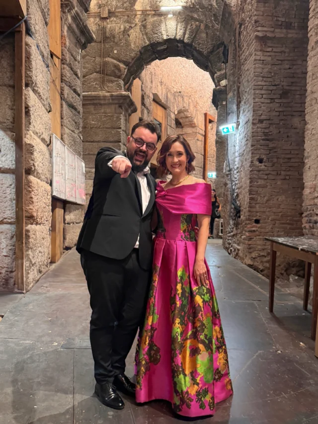 Grateful for these beautiful mementos of my last performance of the season! See you next in Napoli @teatrosancarlo in October for ALCINA! 🇮🇹 

Our fabulous Carmina Burana team in @arenadiverona:

Baritone: @mihaidamian.baritone 
Countertenor: @carlo.vistoli 
Conductor: @conlonconductor 
Choir and Orchestra of the Fondazione Arena di Verona 

🎥 Thank you @catrine.n.andro for the videos! 

Thank you @alexteih_studio for the gown 👗 and @tamsenz for the jewelry 💎!!

#CarminaBurana #ArenadiVerona