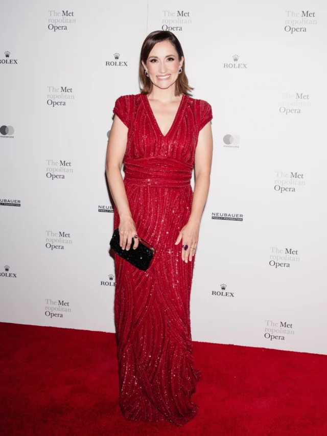 And sometimes you match the red carpet 💁🏻‍♀️ So thrilling to be here for Opening Night of the @metopera 26-27 Season! Bravi tutti to the entire cast of MACBETH! 🩸

@therealquinnkelsey @lisedavidsen @freddiedetommaso @speedogreen @metorchestra @metoperachorus @nezetseguin @metoperaactors @metoperaballet 

Gown by @eliesaabworld
Jewels by @tamsenz 
HMU @glowbyaffan 

📸 1-2, 6: Jason Crowley / BFA 
📸 7: Jenny Gorman / Met Opera
📸 4, 9: Julie Skarratt / Met Opera

#VivaVerdi #Macbeth #RedCarpet #OpeningNight #MetGala